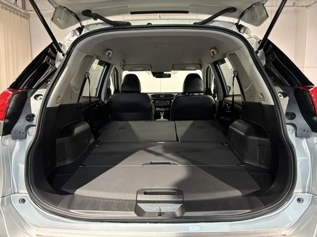 ニッサン　エクストレイル　４ＷＤ