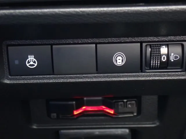 ニッサン ノート 4WD