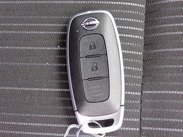 ニッサン ノート 4WD