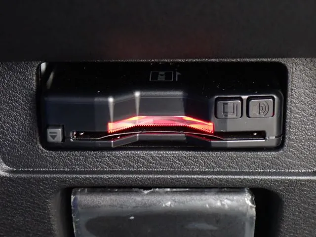 ニッサン ノート 4WD