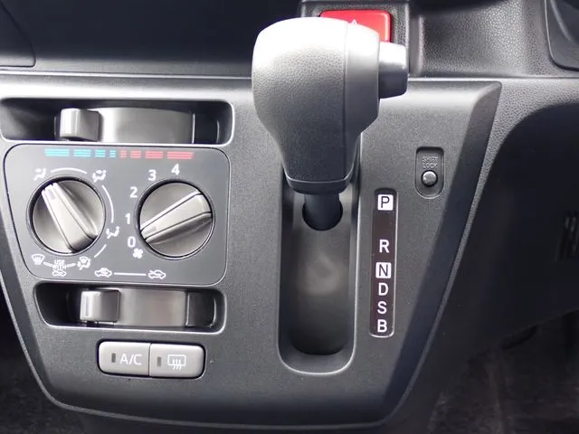 ミラ イース(ダイハツ)の車両写真