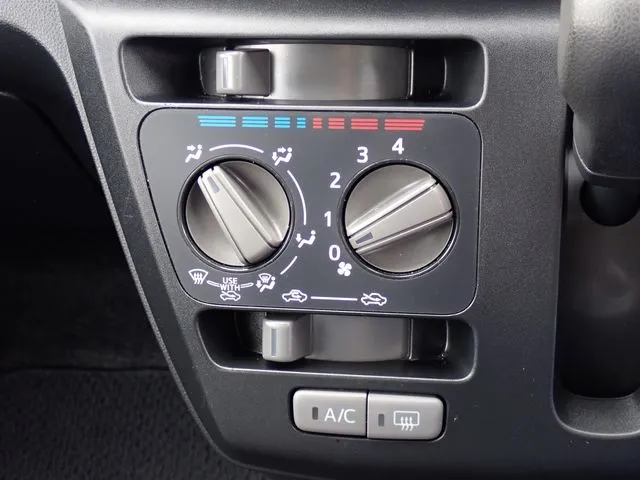 ミラ イース(ダイハツ)の車両写真