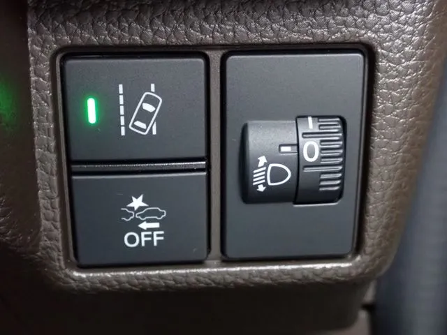 N BOX(ホンダ)の車両写真