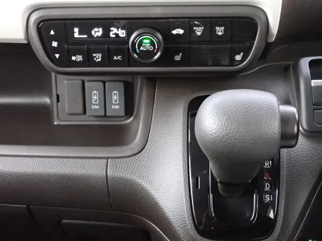 N BOX(ホンダ)の車両写真