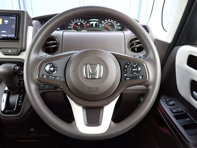 N BOX(ホンダ)の車両写真