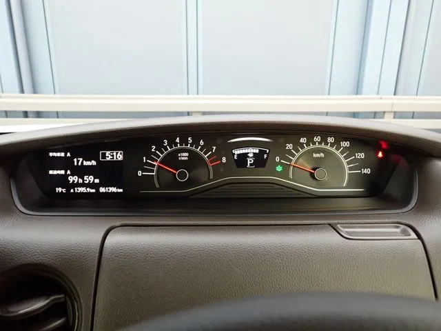 N BOX(ホンダ)の車両写真