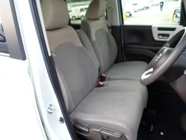 N BOX(ホンダ)の車両写真