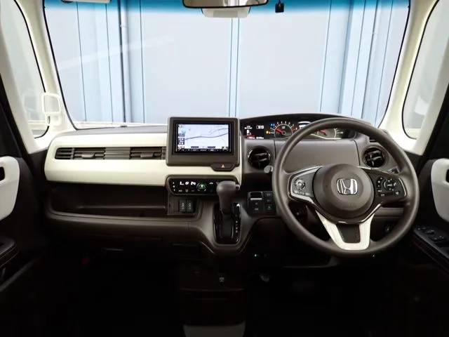 N BOX(ホンダ)の車両写真