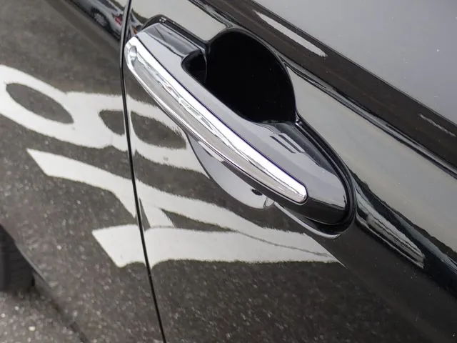 クラウン　セダン　ハイブリッド（トヨタ）の車両写真