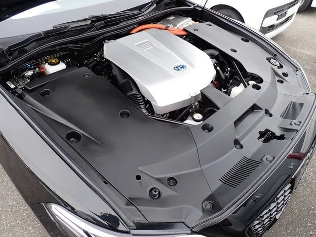 クラウン　セダン　ハイブリッド（トヨタ）の車両写真