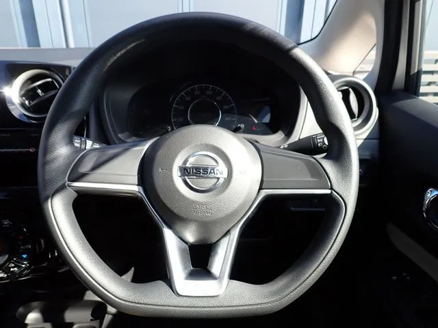 ノート（ニッサン）の車両写真