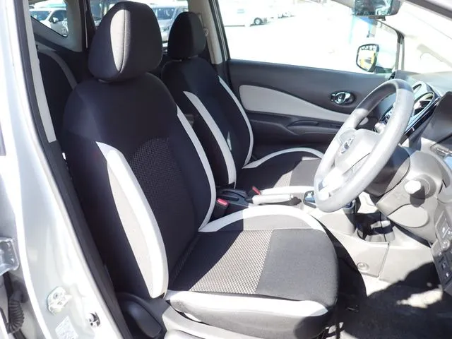 ノート（ニッサン）の車両写真