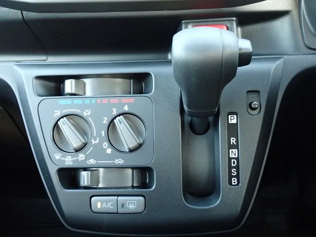 ミラ　イース（ダイハツ）の車両写真