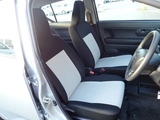 ミラ　イース（ダイハツ）の車両写真