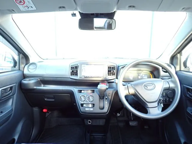ミラ　イース（ダイハツ）の車両写真