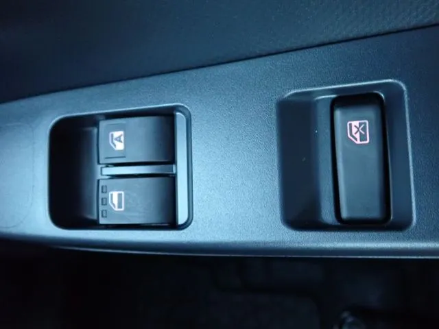 ミラ　イース（ダイハツ）の車両写真