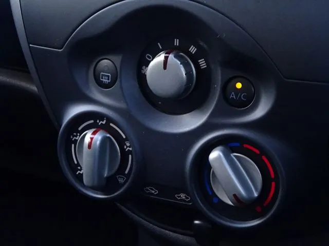 ニッサン マーチ