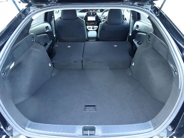 トヨタ プリウス