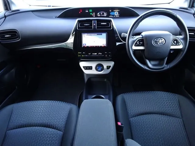 トヨタ プリウス