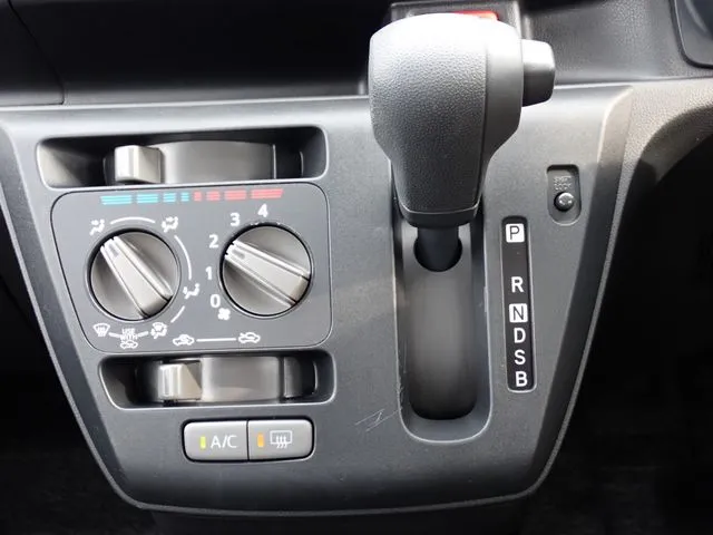 ダイハツ　ミラ　イース