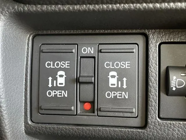 ホンダ　ステップワゴン　ｅ：ＨＥＶ　スパーダ