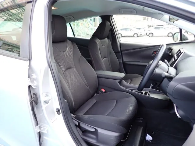 プリウス（トヨタ）の車両写真