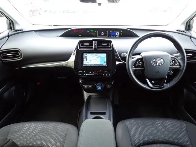 プリウス（トヨタ）の車両写真