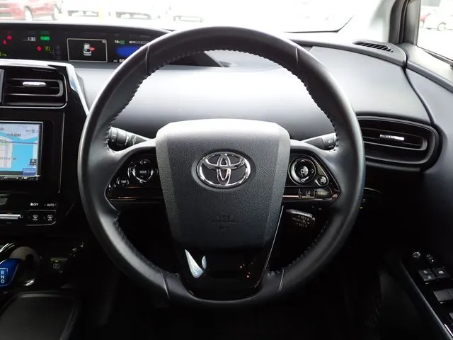 プリウス（トヨタ）の車両写真