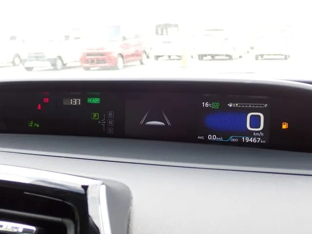 プリウス（トヨタ）の車両写真