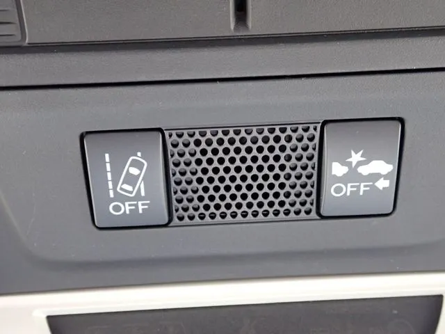 インプレッサスポーツ（スバル）の車両写真