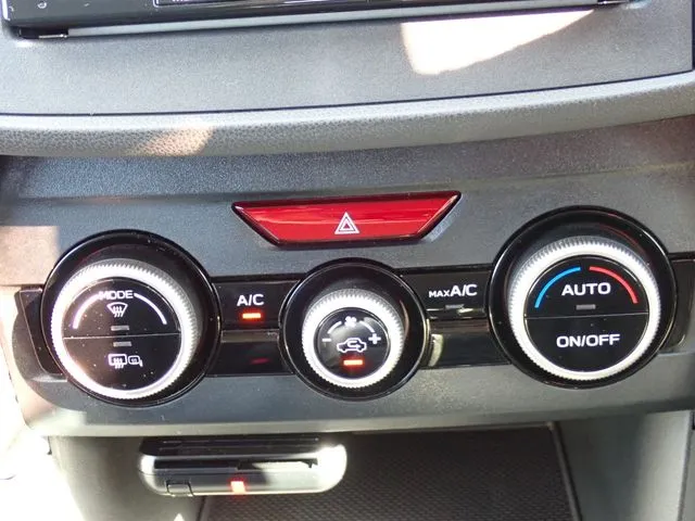 インプレッサスポーツ（スバル）の車両写真