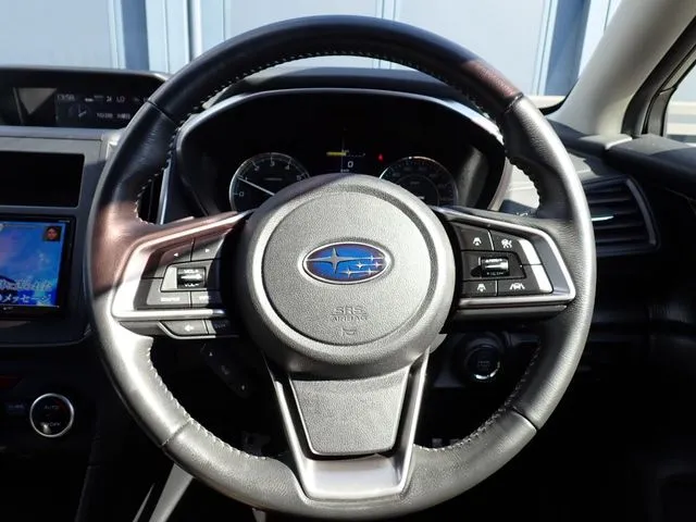 インプレッサスポーツ（スバル）の車両写真