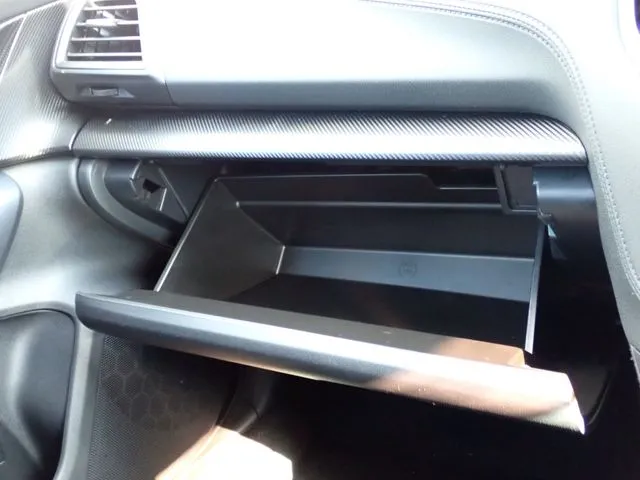 インプレッサスポーツ（スバル）の車両写真