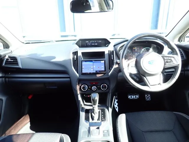 インプレッサスポーツ（スバル）の車両写真