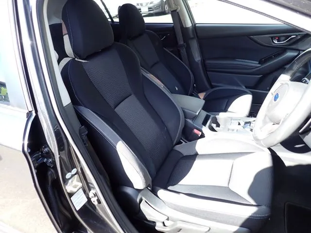 インプレッサスポーツ（スバル）の車両写真