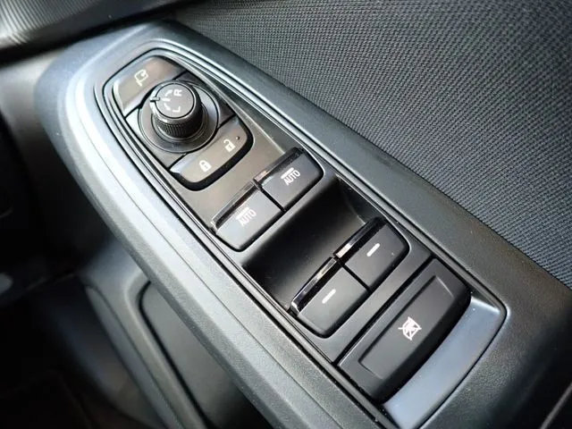 インプレッサスポーツ（スバル）の車両写真