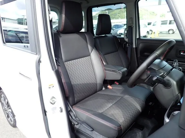 スペーシア　カスタム（スズキ）の車両写真