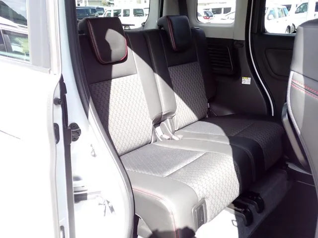 スペーシア　カスタム（スズキ）の車両写真