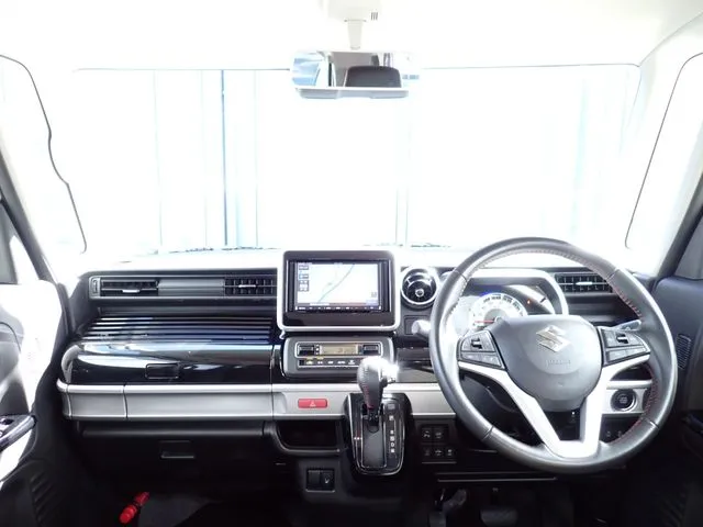 スペーシア　カスタム（スズキ）の車両写真