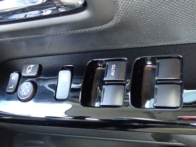 スペーシア　カスタム（スズキ）の車両写真