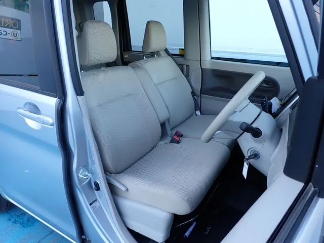 タント（ダイハツ）の車両写真