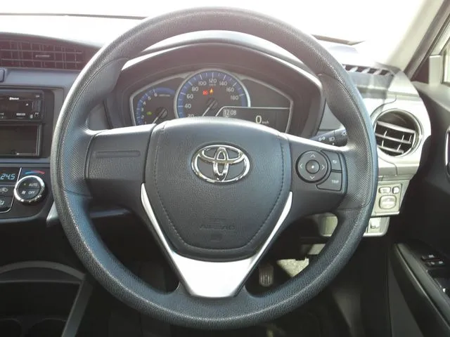 トヨタ　カローラフィールダー　ハイブリッド