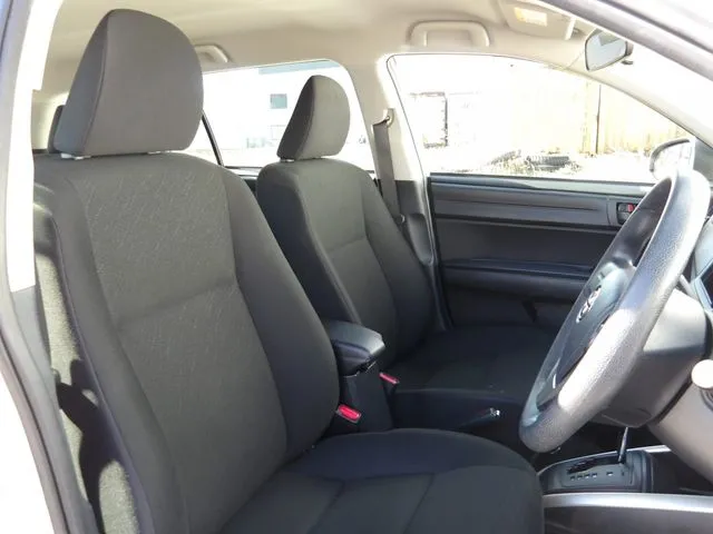 トヨタ　カローラフィールダー　ハイブリッド