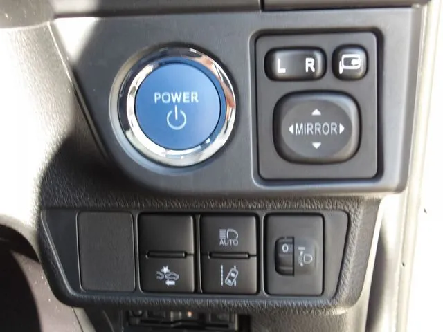 トヨタ　カローラフィールダー　ハイブリッド