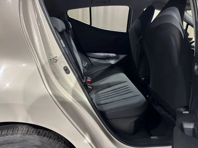 アクア（トヨタ）の車両写真