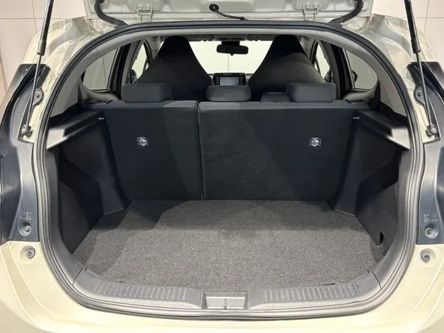 アクア（トヨタ）の車両写真