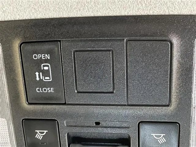 トヨタ　ノア　ハイブリッド