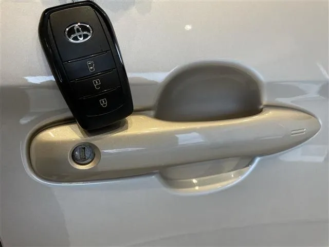 トヨタ　ノア　ハイブリッド