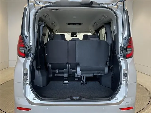 トヨタ　ノア　ハイブリッド