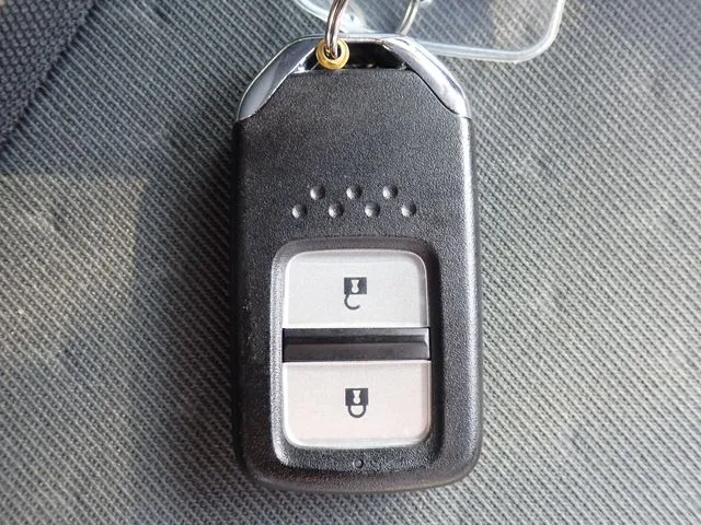 ホンダ　フィット　ｅ：ＨＥＶ　４ＷＤ